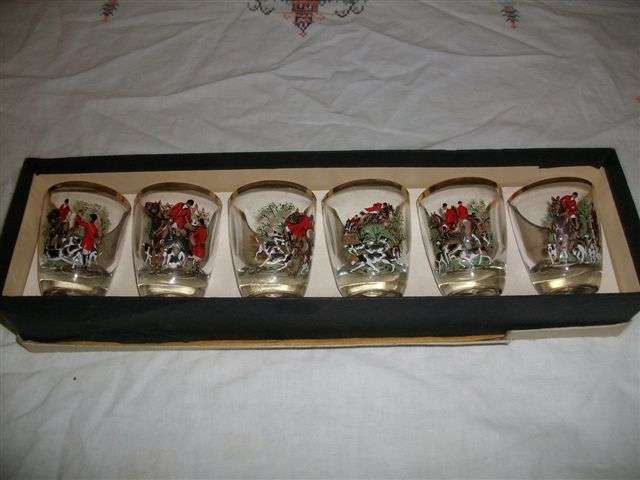 Lovely hunting scenes tot glass boxed